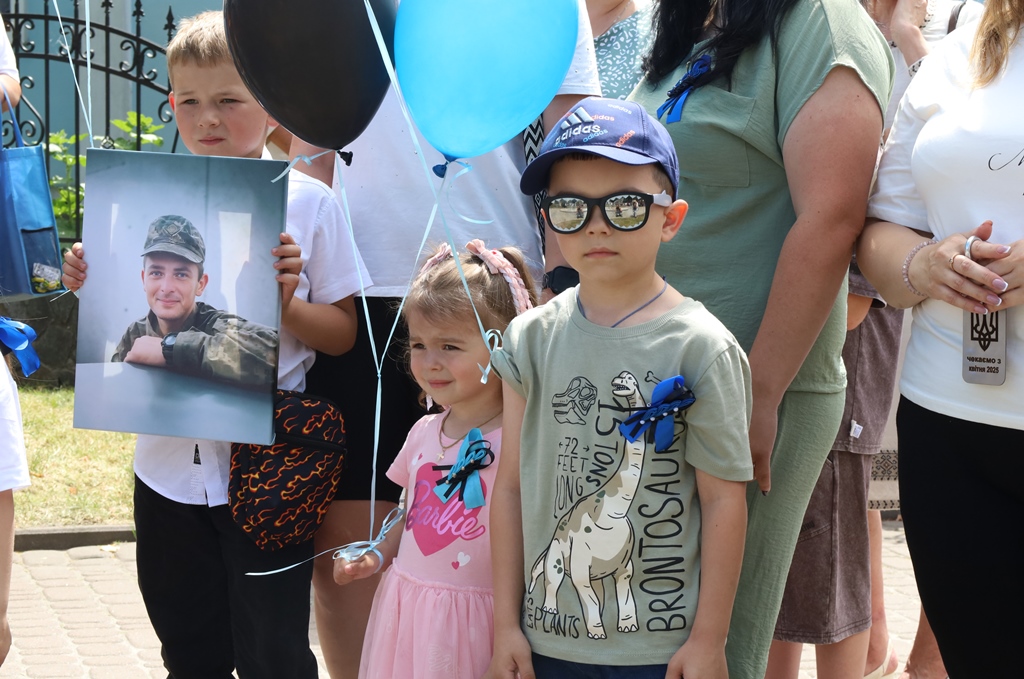 У Звягелі відкрили пам’ятний меморіал «Крила надії», присвячений зниклим безвісти Захисникам і Захисницям України