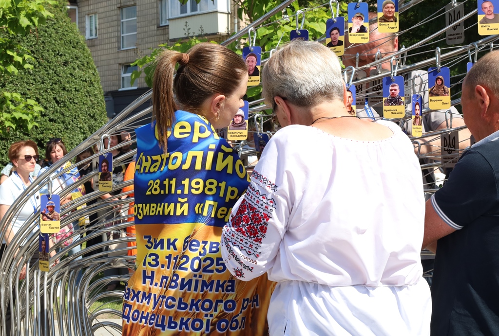 У Звягелі відкрили пам’ятний меморіал «Крила надії», присвячений зниклим безвісти Захисникам і Захисницям України