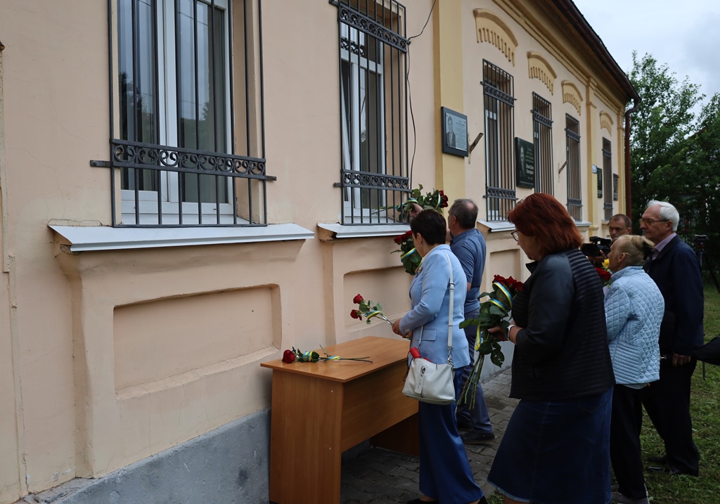 У Звягелі відкрили меморіальні дошки Василю Неуку та Валентину Вітренку
