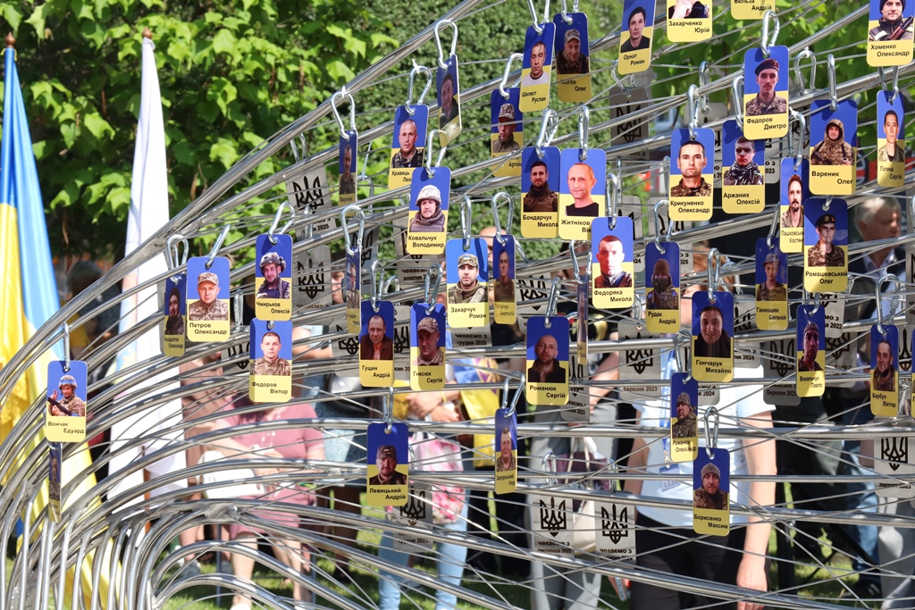 У Звягелі відкрили пам’ятний меморіал «Крила надії», присвячений зниклим безвісти Захисникам і Захисницям України