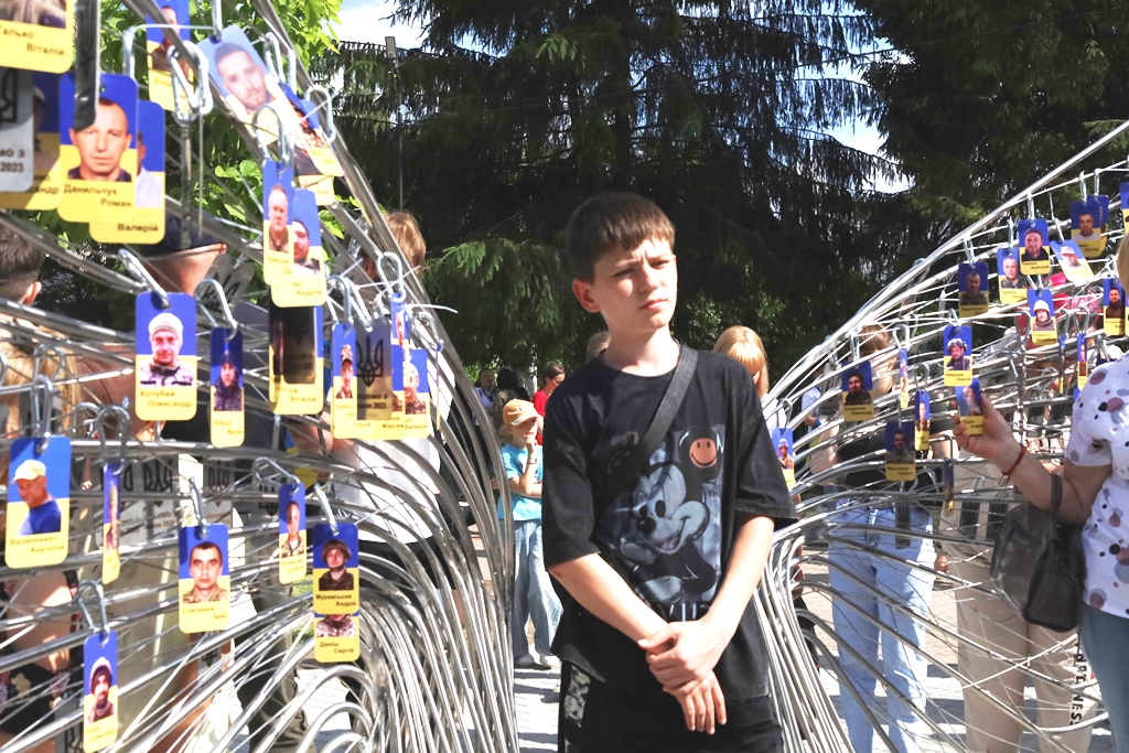 У Звягелі відкрили пам’ятний меморіал «Крила надії», присвячений зниклим безвісти Захисникам і Захисницям України