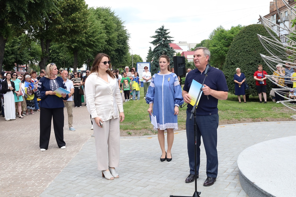 У Звягелі відкрили пам’ятний меморіал «Крила надії», присвячений зниклим безвісти Захисникам і Захисницям України