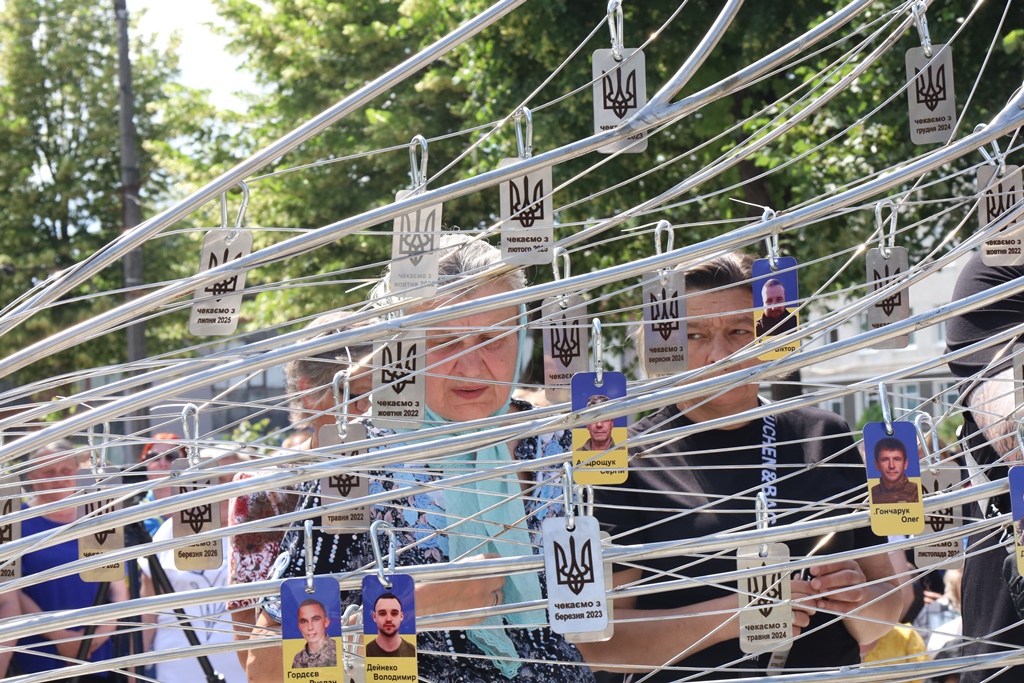 У Звягелі відкрили пам’ятний меморіал «Крила надії», присвячений зниклим безвісти Захисникам і Захисницям України