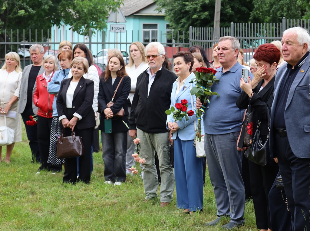 У Звягелі відкрили меморіальні дошки Василю Неуку та Валентину Вітренку