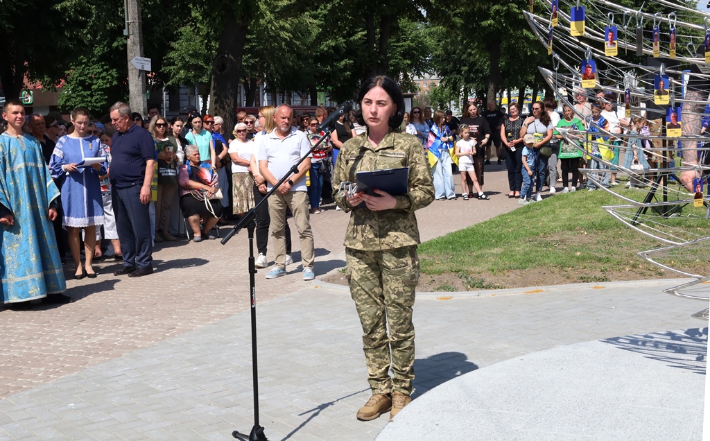 У Звягелі відкрили пам’ятний меморіал «Крила надії», присвячений зниклим безвісти Захисникам і Захисницям України