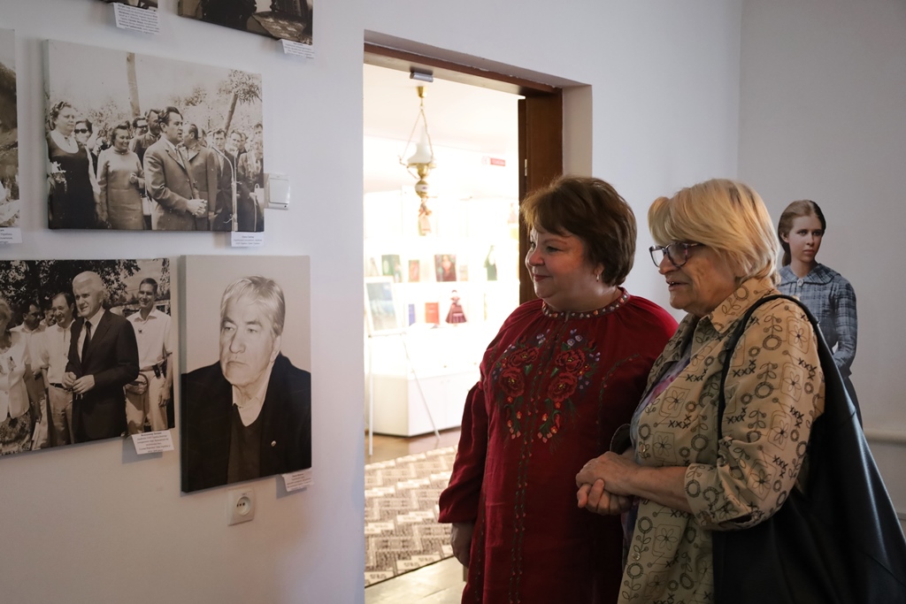 Біля Лесиної оселі – зі щирою вдячністю великій землячці