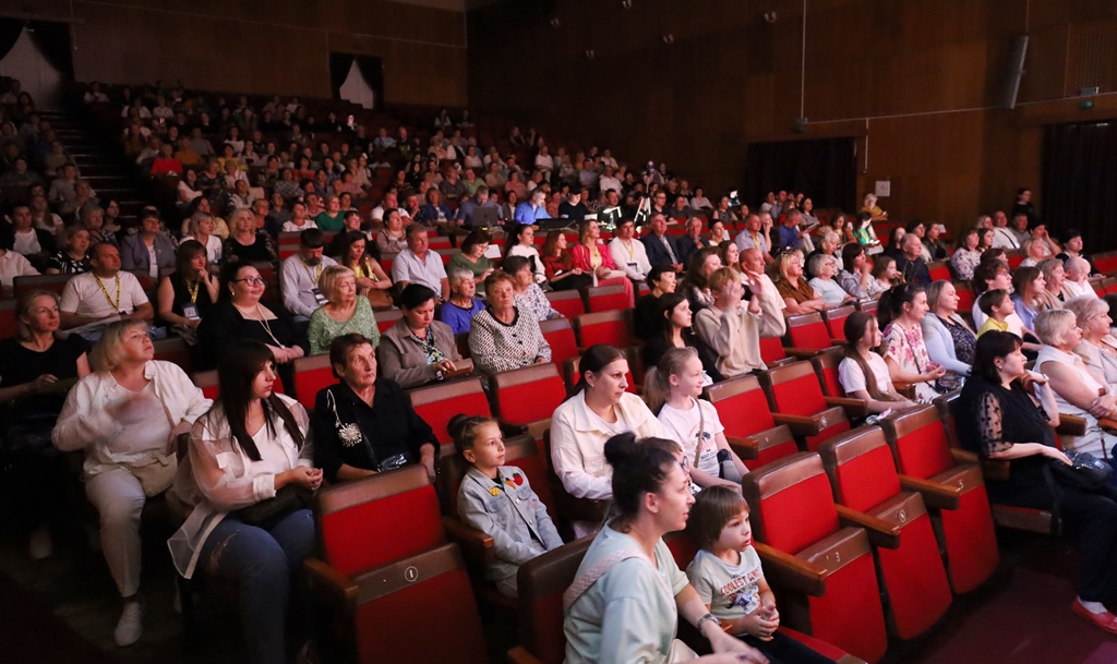 Благодійна вистава «Блакитна троянда» відкрила театральну сторінку «Лесиних джерел»