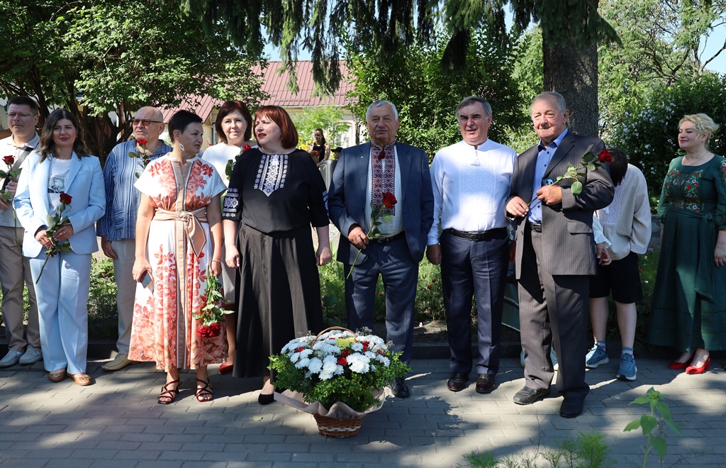 Біля Лесиної оселі – зі щирою вдячністю великій землячці