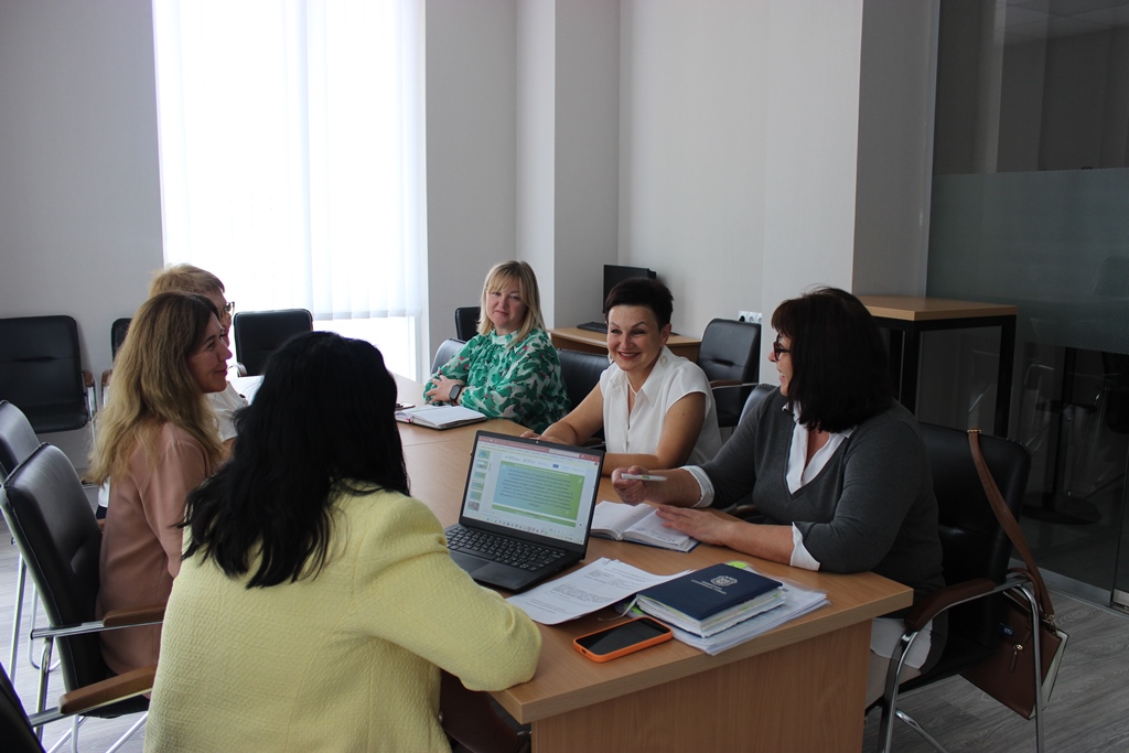 У Звягелі відбулася робоча зустріч у межах проєкту «Зміцнення системи сімейного альтернативного догляду для дітей в Україні»