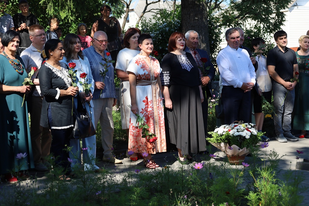 Біля Лесиної оселі – зі щирою вдячністю великій землячці