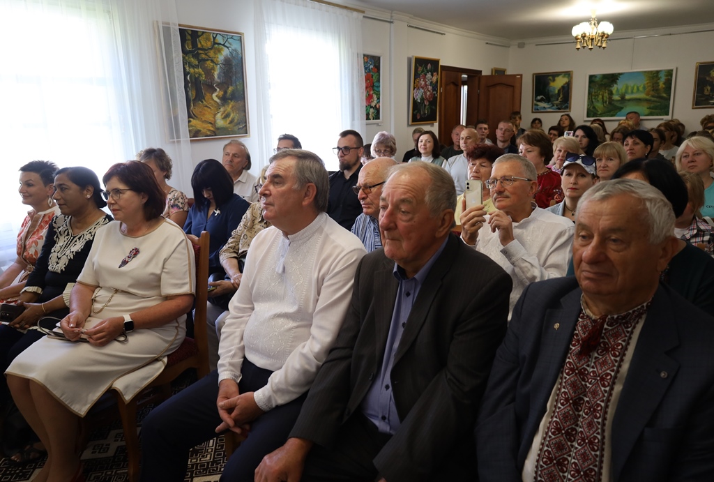 «На гостини до Лесі»: у Звягелі відбулася літературно-мистецька зустріч, що об’єднала покоління навколо творчої спадщини Лесі Українки