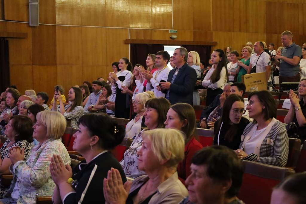 Благодійна вистава «Блакитна троянда» відкрила театральну сторінку «Лесиних джерел»
