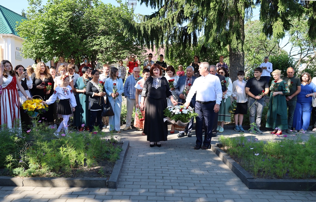 Біля Лесиної оселі – зі щирою вдячністю великій землячці