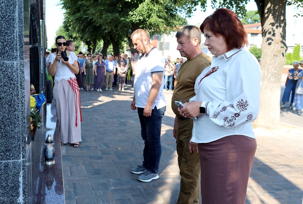У День Української Державності у Звягелі вшанували борців за волю та незалежність України
