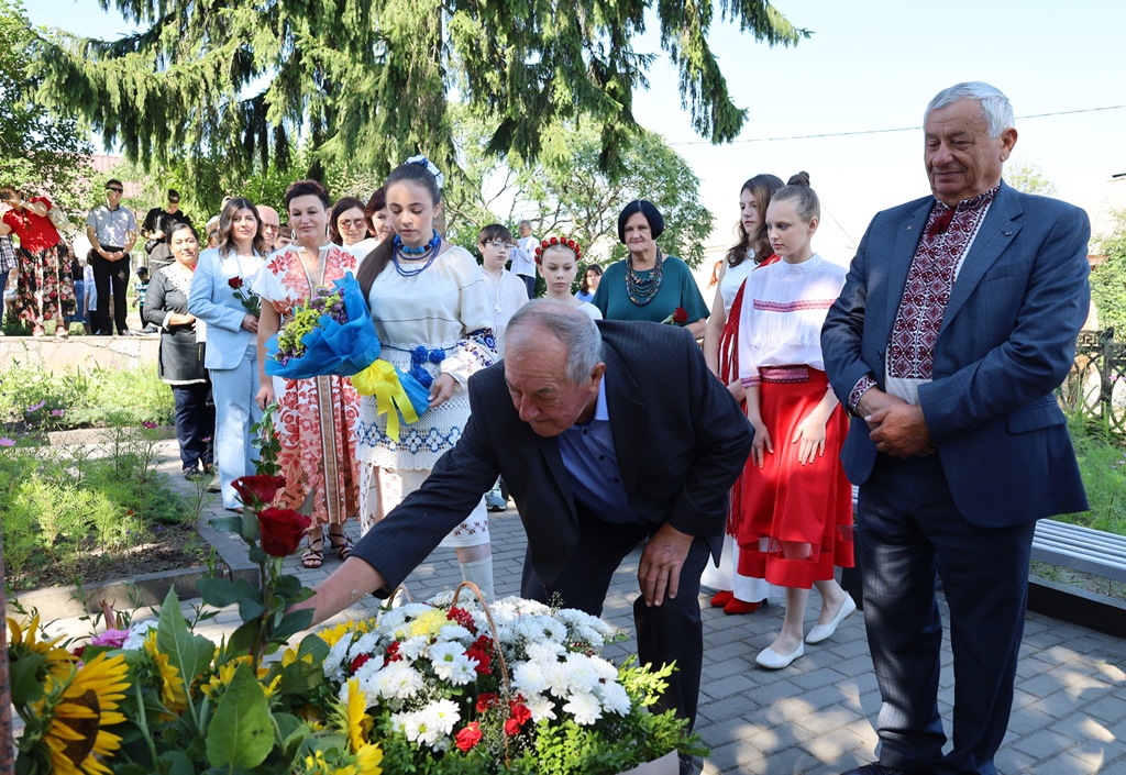 Біля Лесиної оселі – зі щирою вдячністю великій землячці