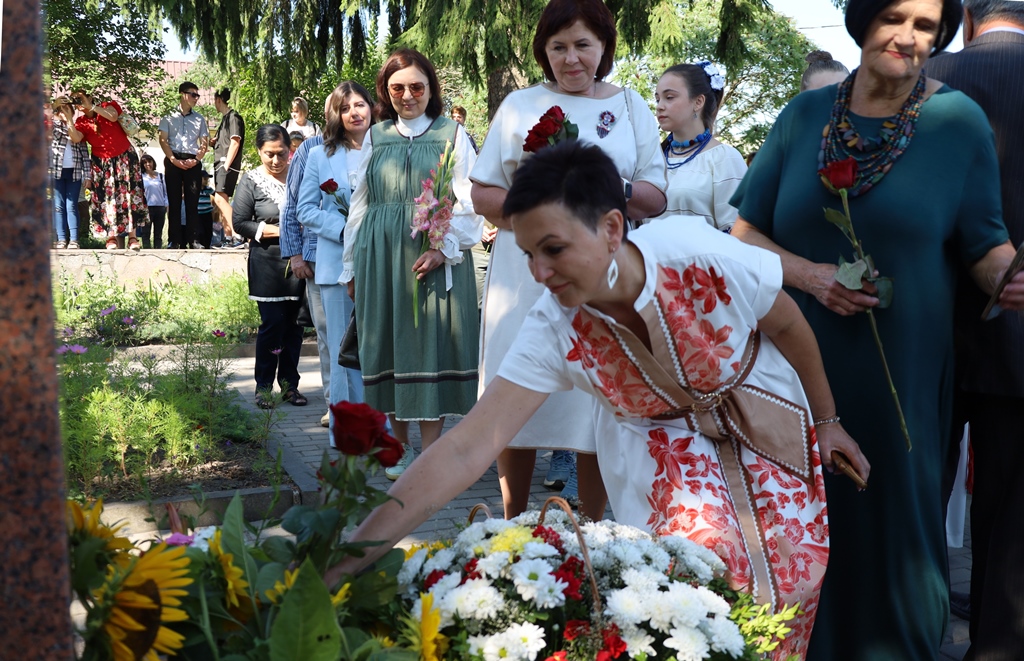 Біля Лесиної оселі – зі щирою вдячністю великій землячці