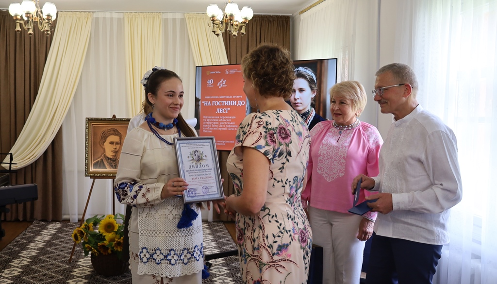 «На гостини до Лесі»: у Звягелі відбулася літературно-мистецька зустріч, що об’єднала покоління навколо творчої спадщини Лесі Українки