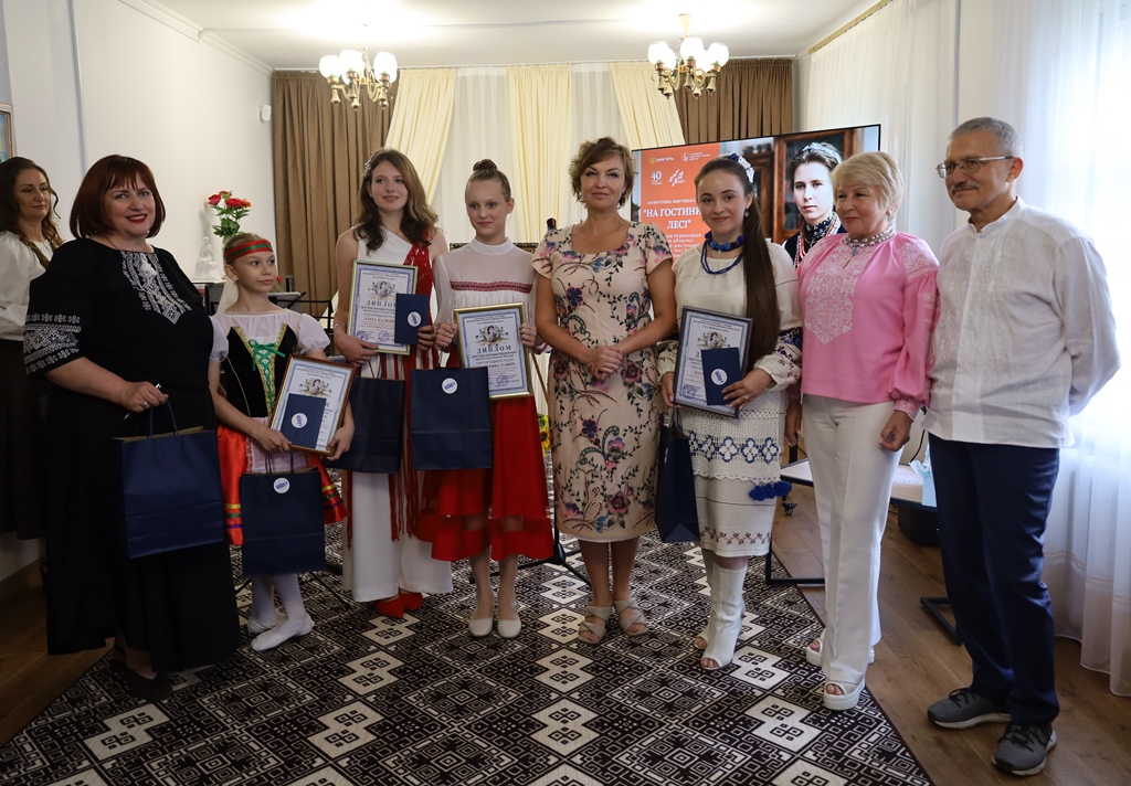 «На гостини до Лесі»: у Звягелі відбулася літературно-мистецька зустріч, що об’єднала покоління навколо творчої спадщини Лесі Українки