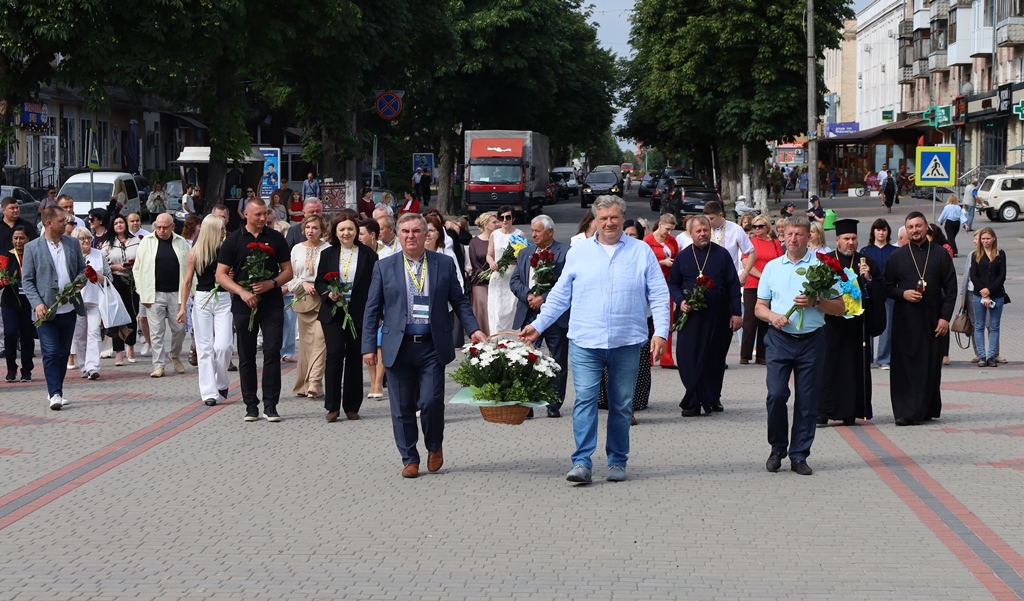 У Звягелі урочисто відкрили 40-е Міжнародне свято літератури і мистецтв «Лесині джерела»