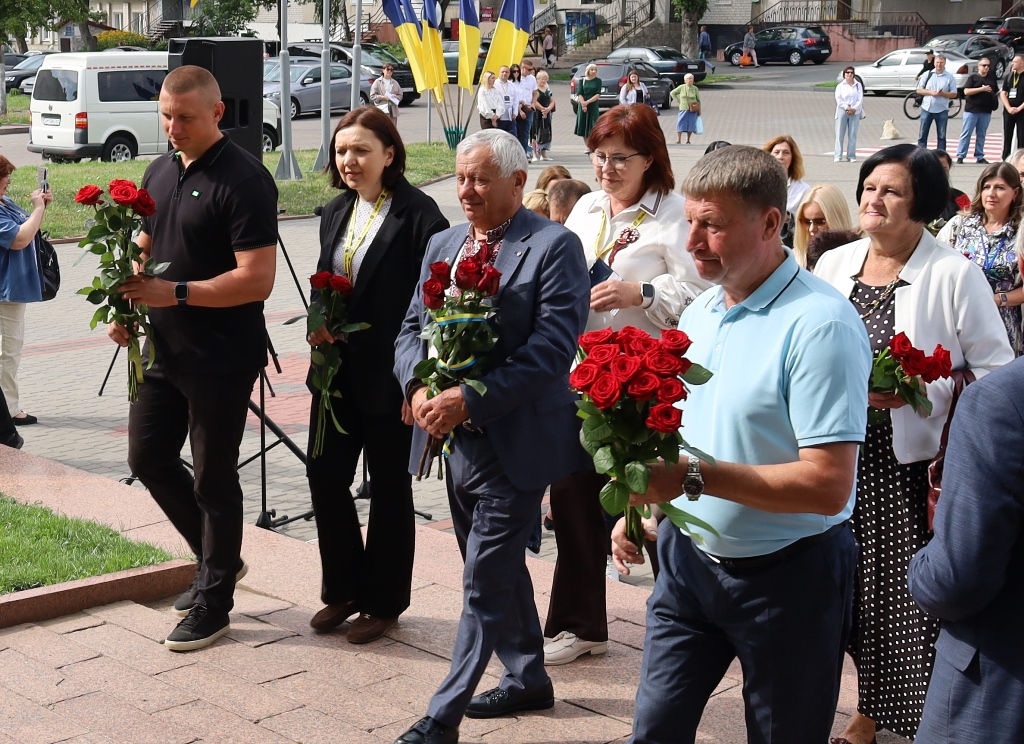 У Звягелі урочисто відкрили 40-е Міжнародне свято літератури і мистецтв «Лесині джерела»
