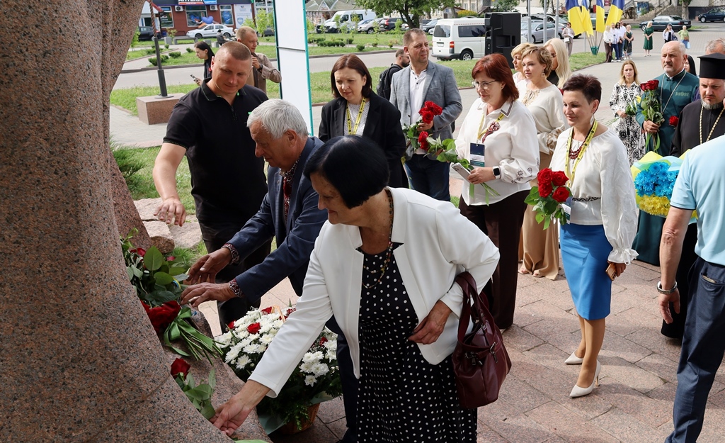 У Звягелі урочисто відкрили 40-е Міжнародне свято літератури і мистецтв «Лесині джерела»