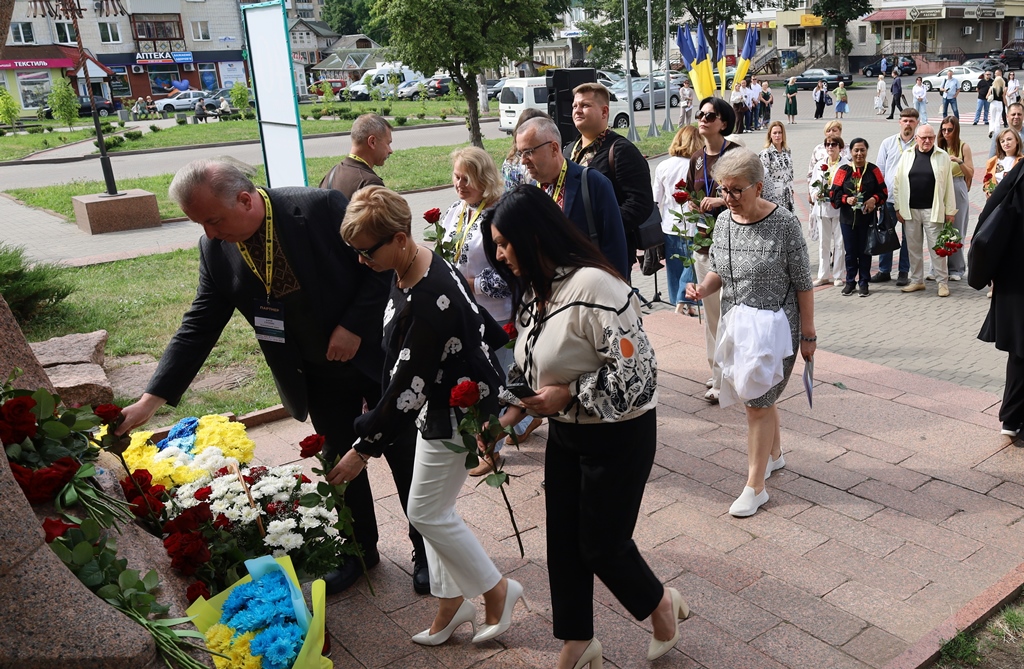 У Звягелі урочисто відкрили 40-е Міжнародне свято літератури і мистецтв «Лесині джерела»