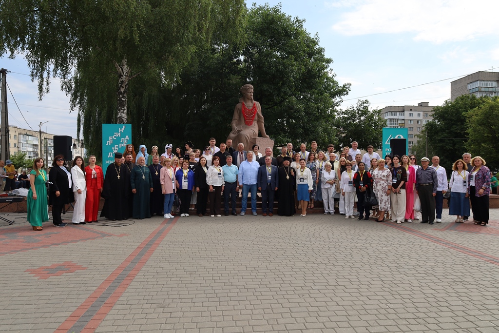 У Звягелі урочисто відкрили 40-е Міжнародне свято літератури і мистецтв «Лесині джерела»