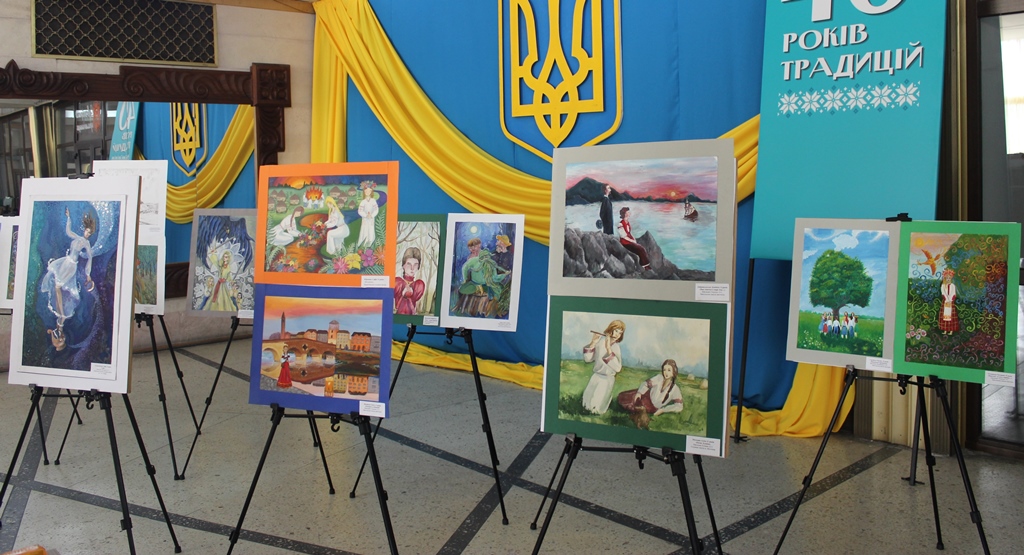 У Звягелі відзначили переможців VII міського відкритого конкурсу малюнків «Палітра Лесиного краю»