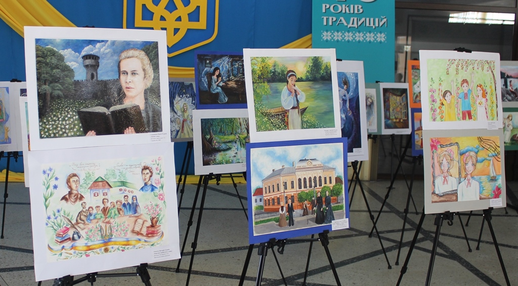 У Звягелі відзначили переможців VII міського відкритого конкурсу малюнків «Палітра Лесиного краю»