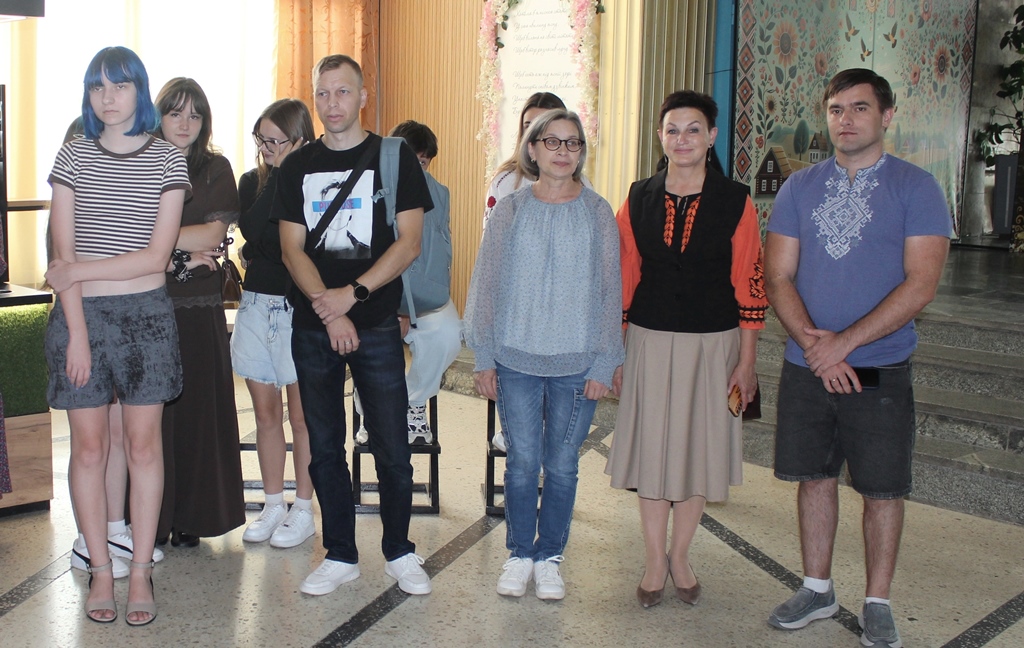 У Звягелі відзначили переможців VII міського відкритого конкурсу малюнків «Палітра Лесиного краю»