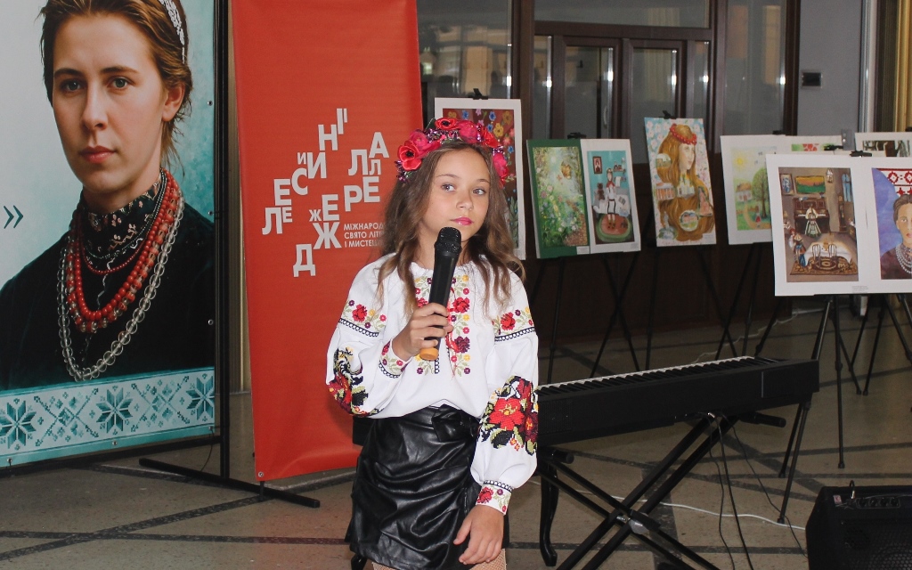 У Звягелі відзначили переможців VII міського відкритого конкурсу малюнків «Палітра Лесиного краю»