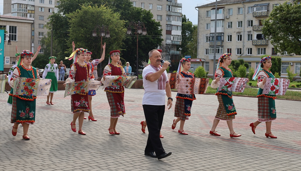 У Звягелі урочисто відкрили 40-е Міжнародне свято літератури і мистецтв «Лесині джерела»