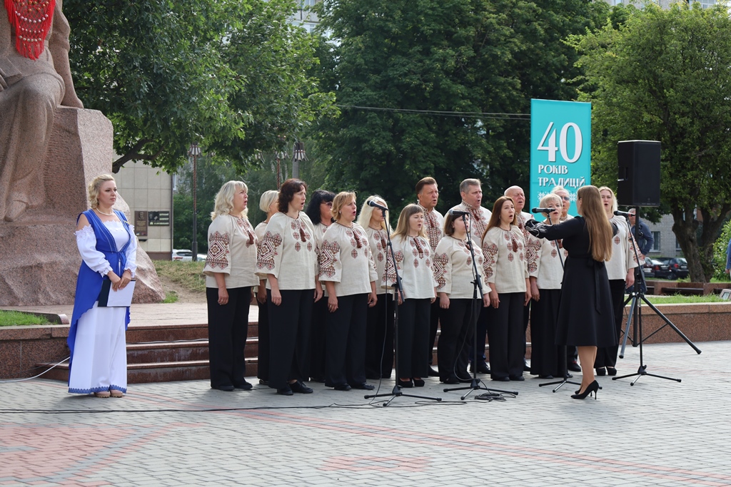 У Звягелі урочисто відкрили 40-е Міжнародне свято літератури і мистецтв «Лесині джерела»