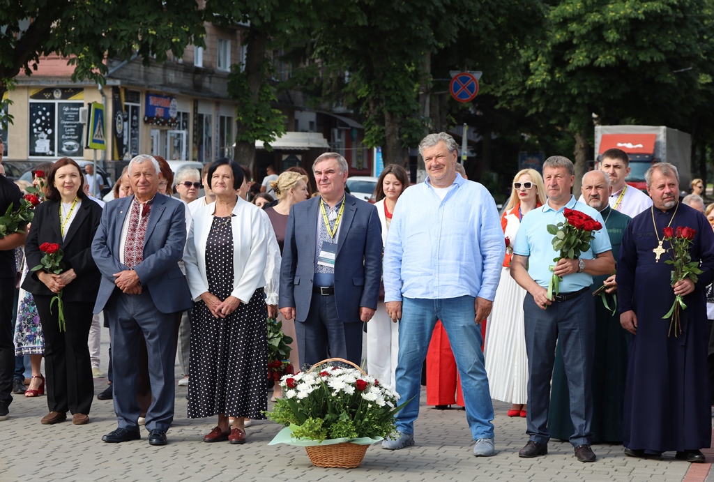 У Звягелі урочисто відкрили 40-е Міжнародне свято літератури і мистецтв «Лесині джерела»