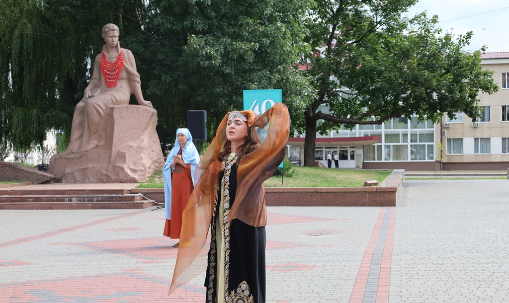 У Звягелі урочисто відкрили 40-е Міжнародне свято літератури і мистецтв «Лесині джерела»