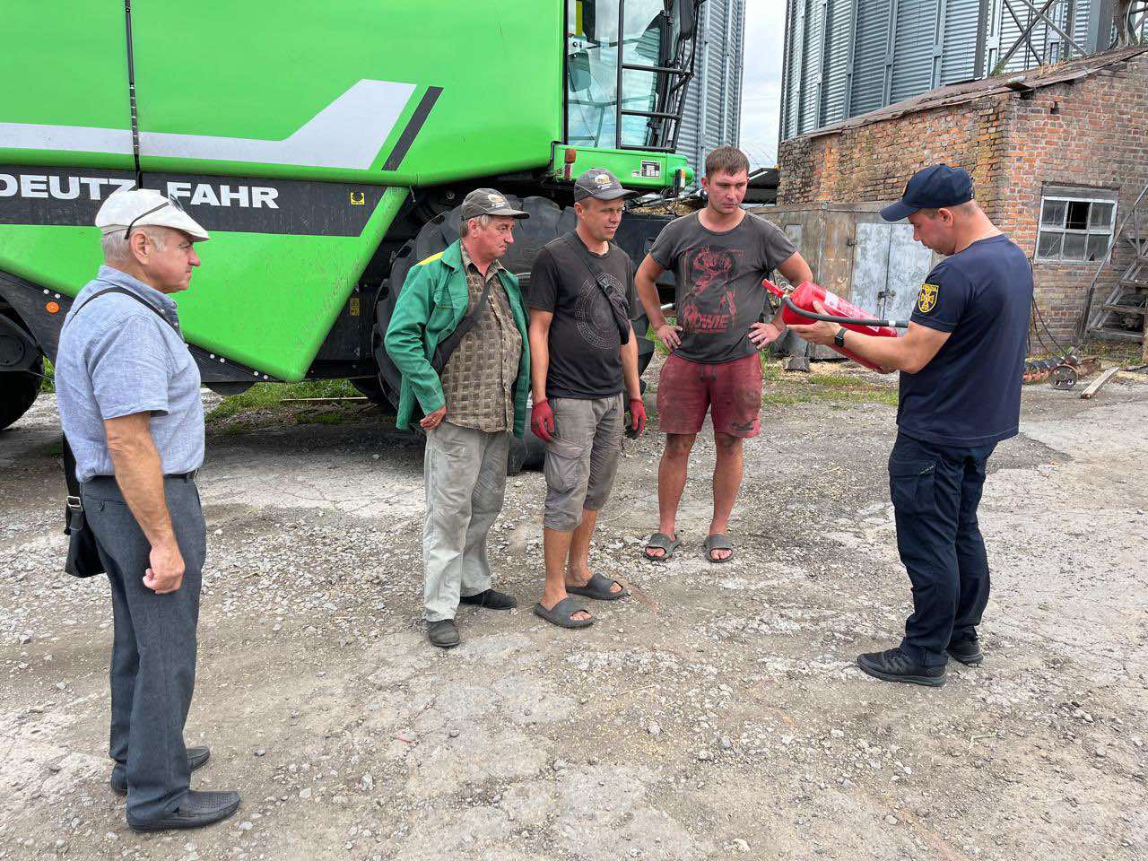 Безпечні жнива: у Звягельській громаді тривають превентивні заходи з пожежної безпеки