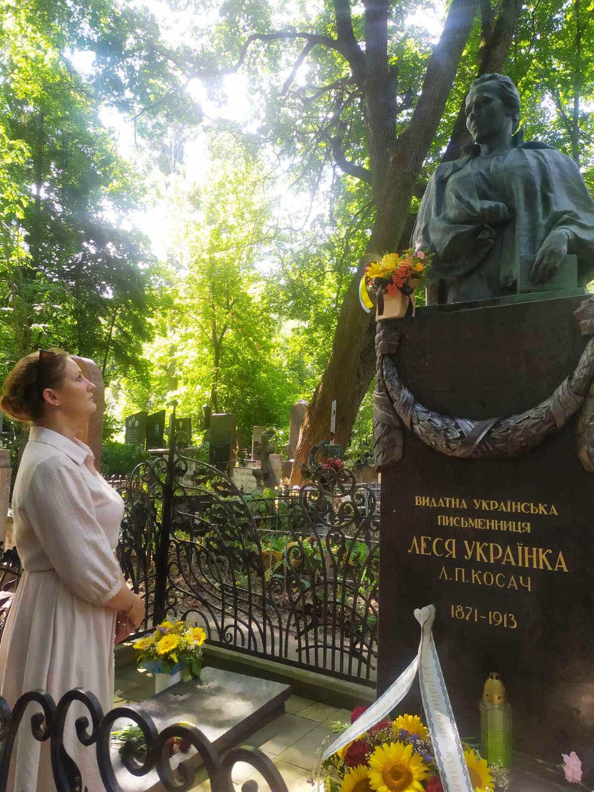 Напередодні Дня пам’яті Лесі Українки в Києві вшанували видатну поетесу