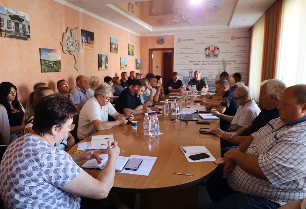 Позачергове засідання комісії ТЕБ та НС: посилення безпекових заходів у Звягелі
