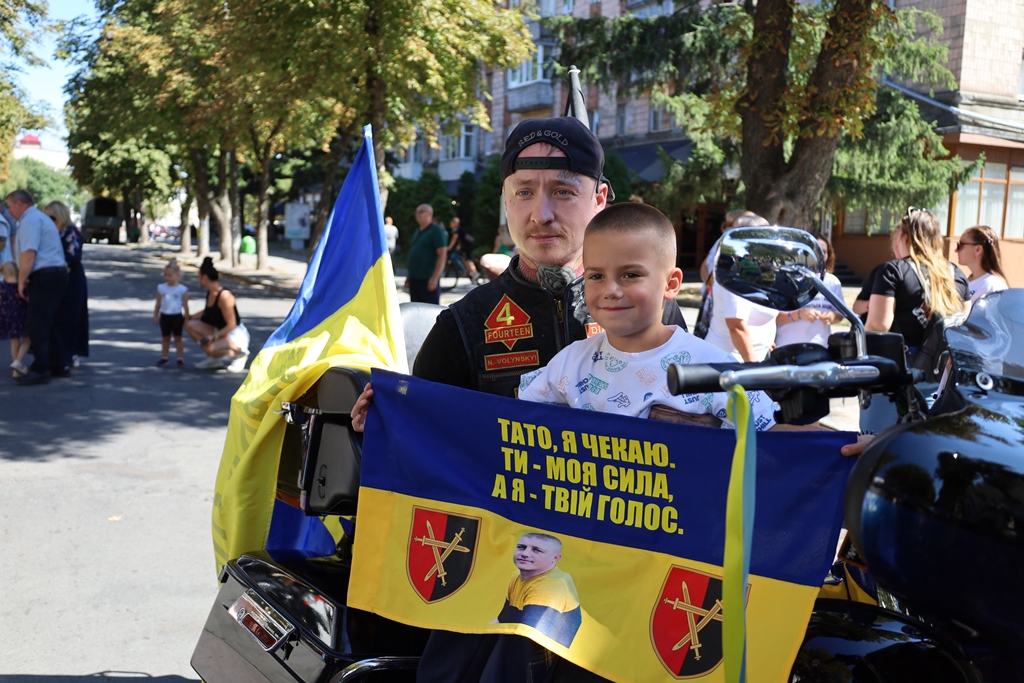«Ми пам’ятаємо. Ми шукаємо. Ми чекаємо»: у Звягелі відбувся «НАДІЯ FEST»