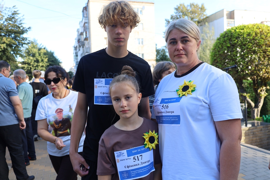 «Шаную воїнів, біжу за Героїв України»: у Звягелі вшанували пам’ять полеглих захисників
