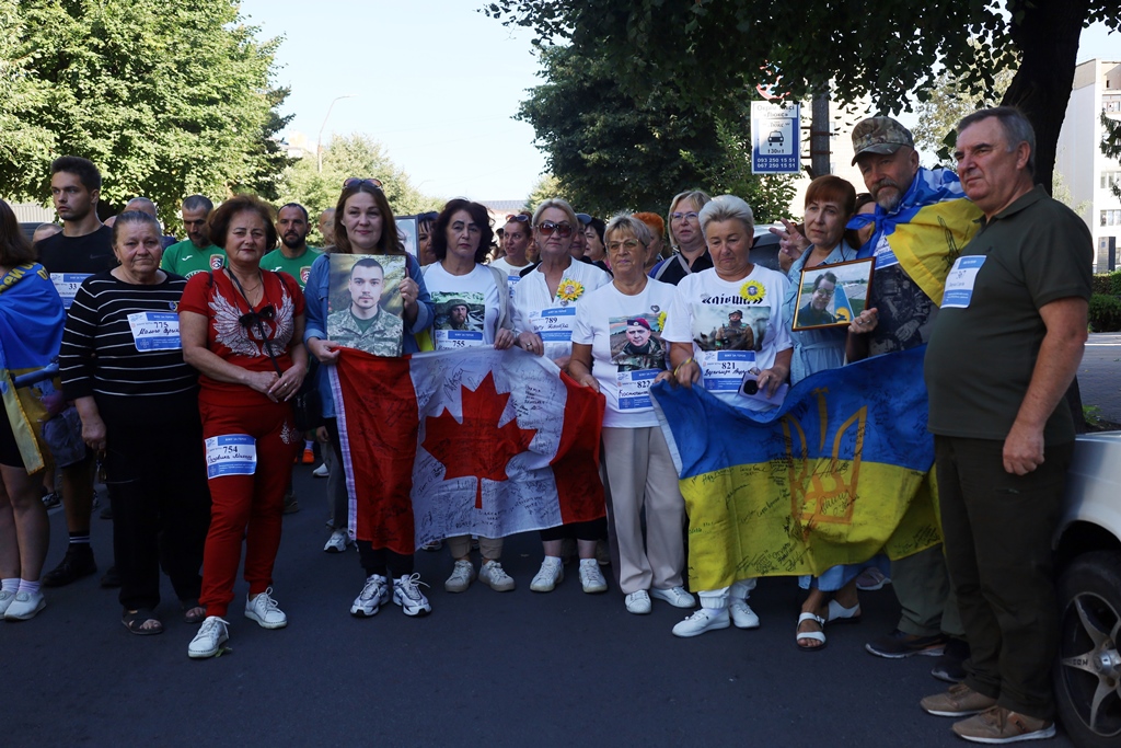«Шаную воїнів, біжу за Героїв України»: у Звягелі вшанували пам’ять полеглих захисників