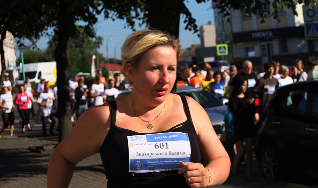 «Шаную воїнів, біжу за Героїв України»: у Звягелі вшанували пам’ять полеглих захисників