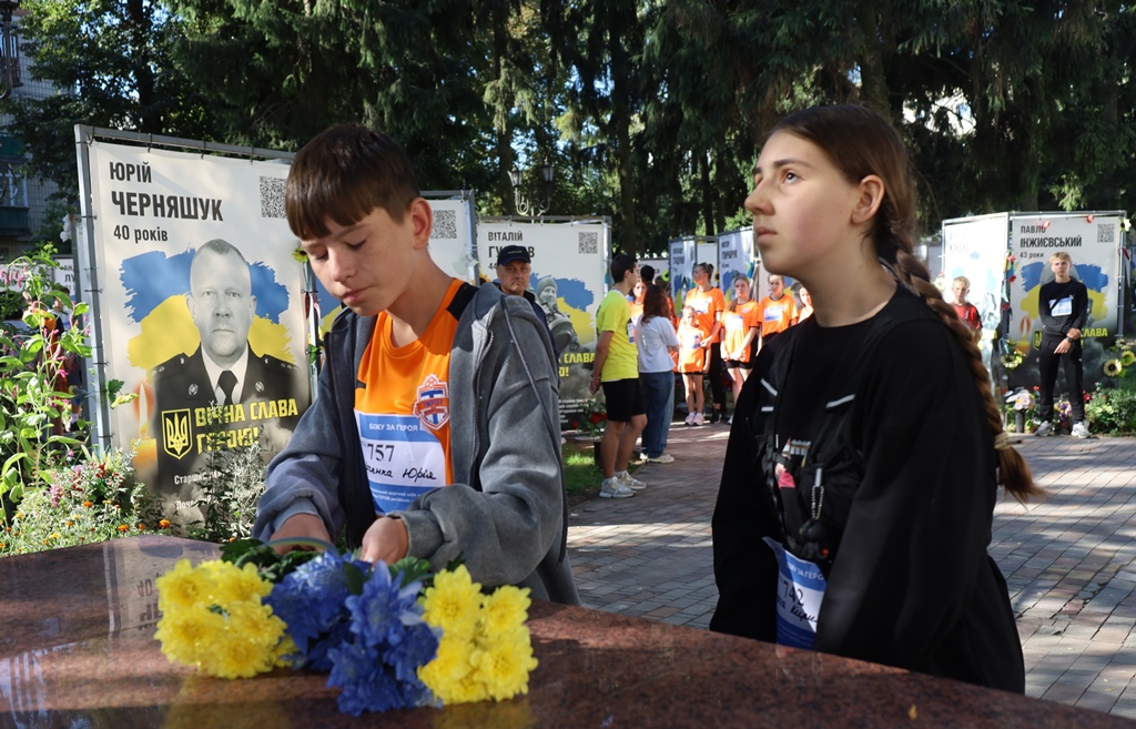 «Шаную воїнів, біжу за Героїв України»: у Звягелі вшанували пам’ять полеглих захисників