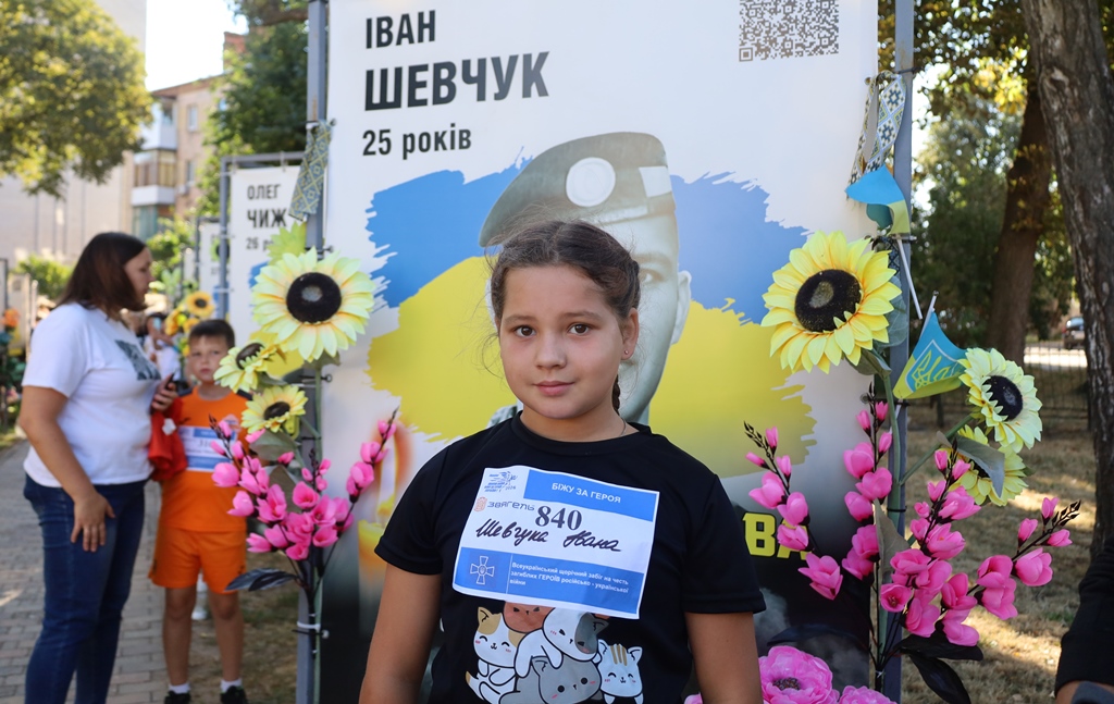 «Шаную воїнів, біжу за Героїв України»: у Звягелі вшанували пам’ять полеглих захисників