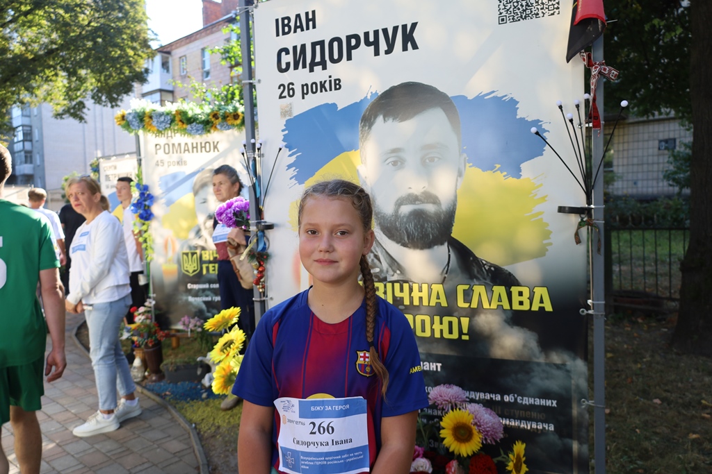 «Шаную воїнів, біжу за Героїв України»: у Звягелі вшанували пам’ять полеглих захисників