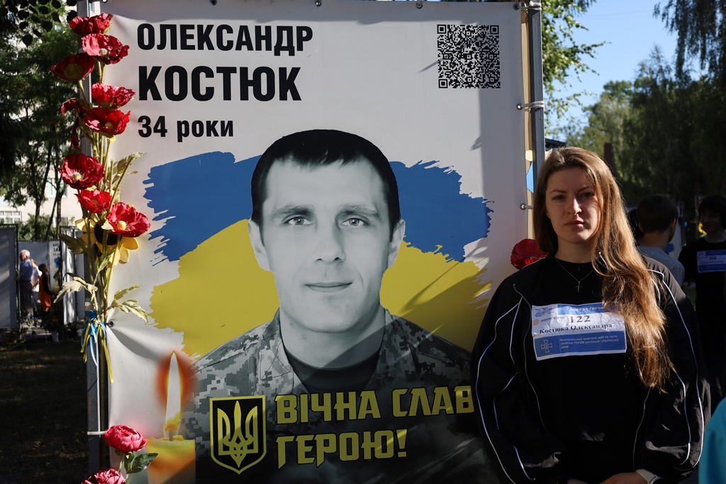 «Шаную воїнів, біжу за Героїв України»: у Звягелі вшанували пам’ять полеглих захисників