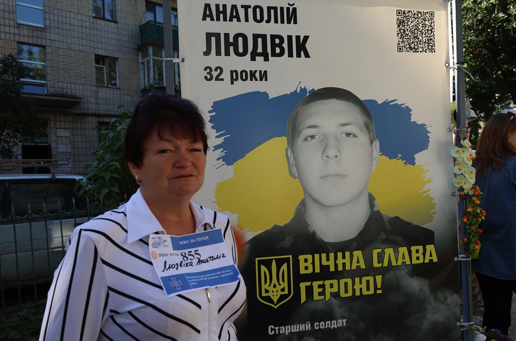 «Шаную воїнів, біжу за Героїв України»: у Звягелі вшанували пам’ять полеглих захисників