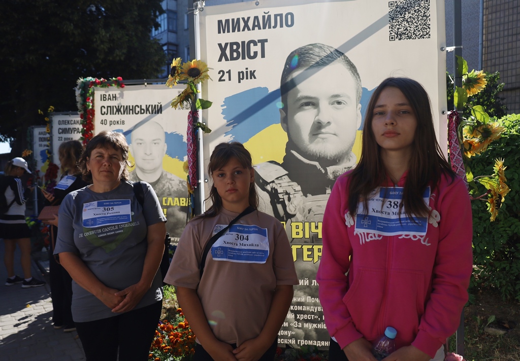 «Шаную воїнів, біжу за Героїв України»: у Звягелі вшанували пам’ять полеглих захисників