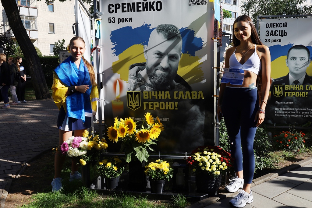 «Шаную воїнів, біжу за Героїв України»: у Звягелі вшанували пам’ять полеглих захисників