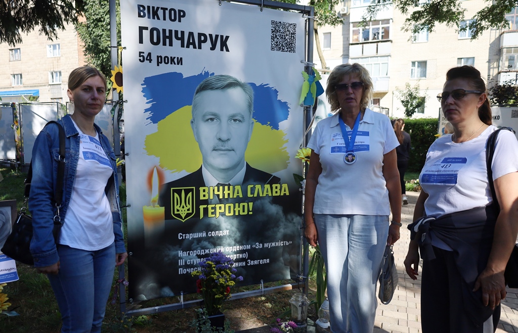 «Шаную воїнів, біжу за Героїв України»: у Звягелі вшанували пам’ять полеглих захисників